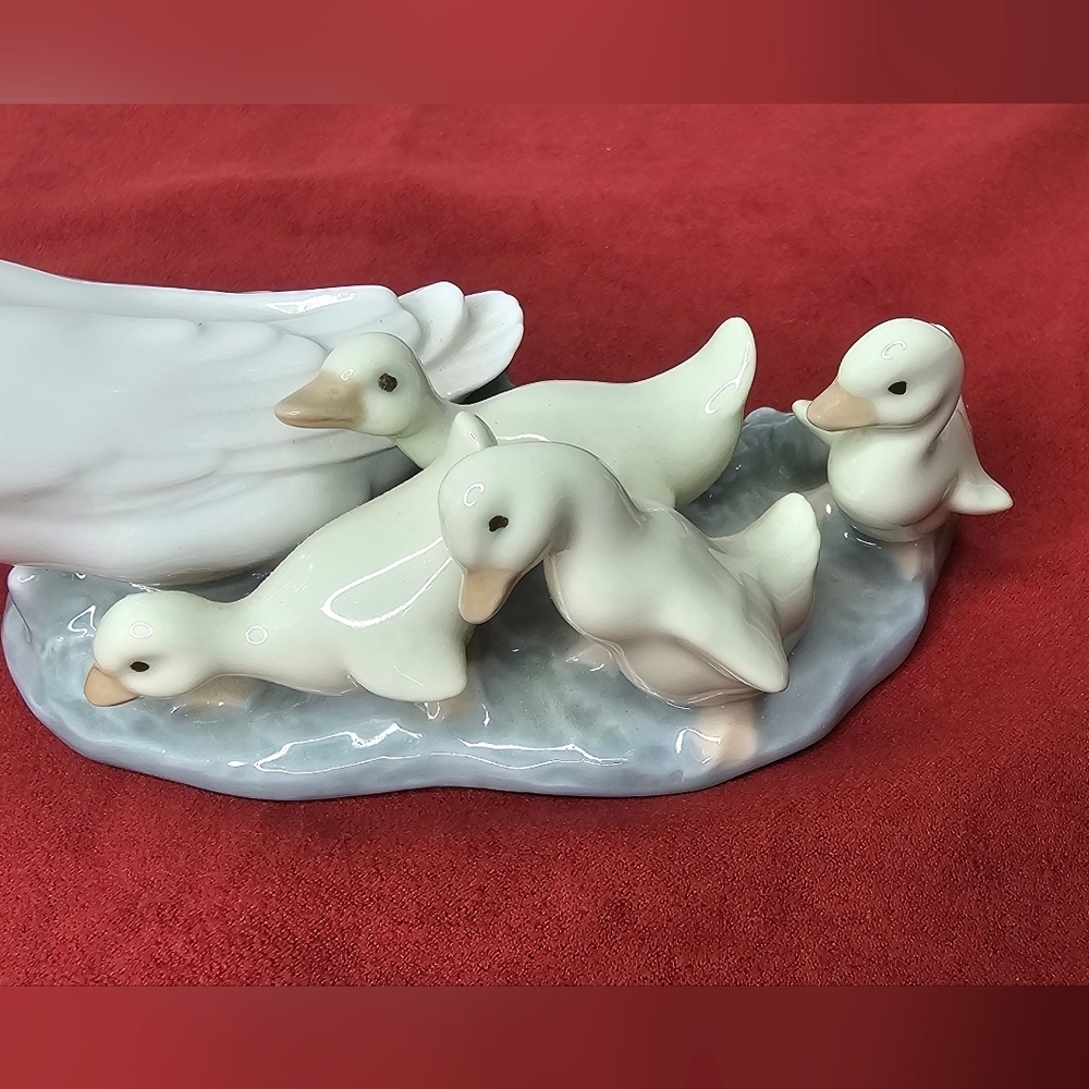 LLADRÓ “Little Ducks After Mother” EUC - Picture 6 of 12